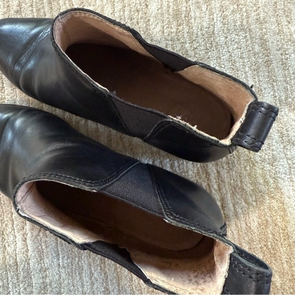 Madewell The Carina Boot In True Black Leather Chelsea Bootie size: 8 - Picture 8 of 9